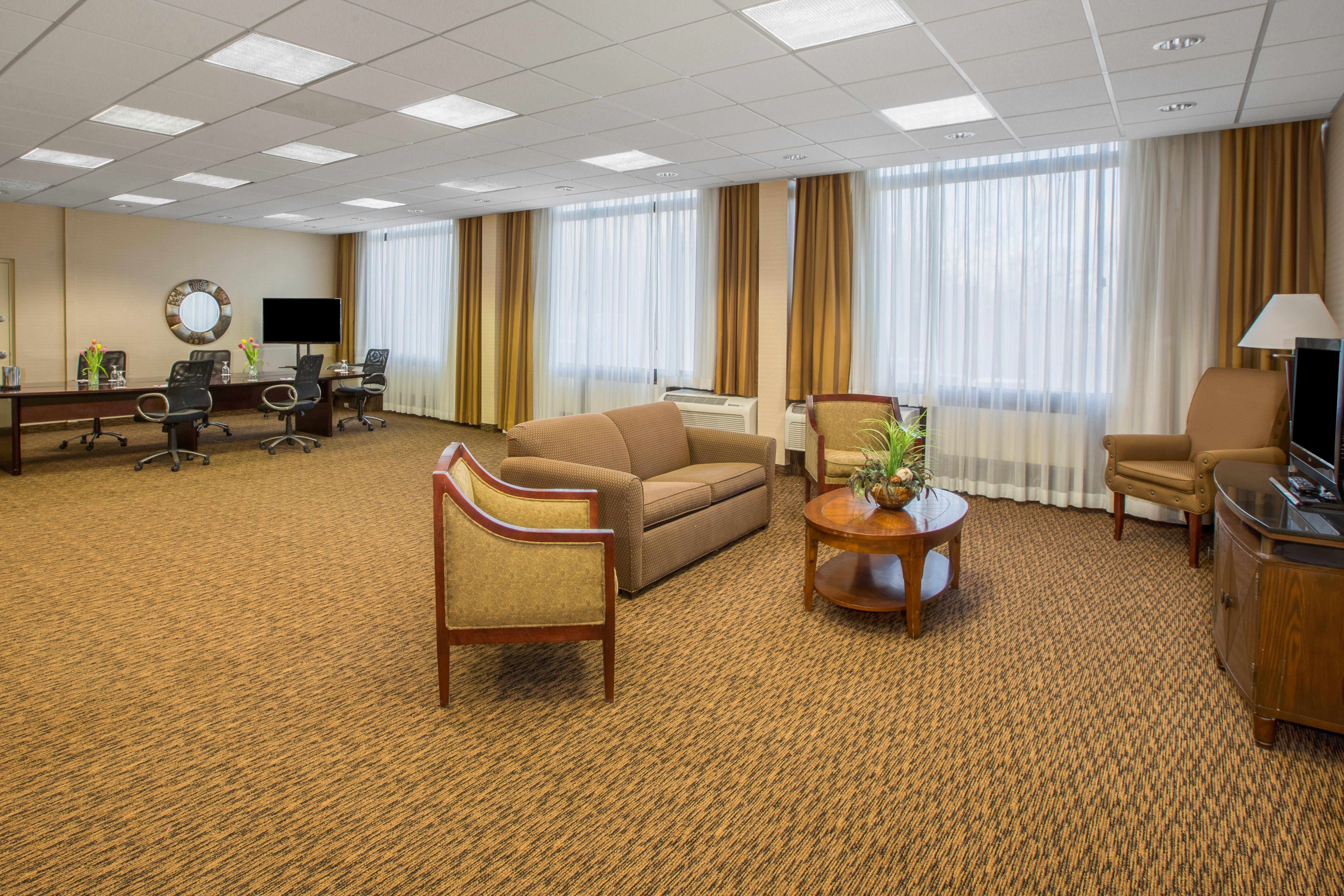 Crowne Plaza Cleveland Airport By Ihg Otel Middleburg Heights Dış mekan fotoğraf