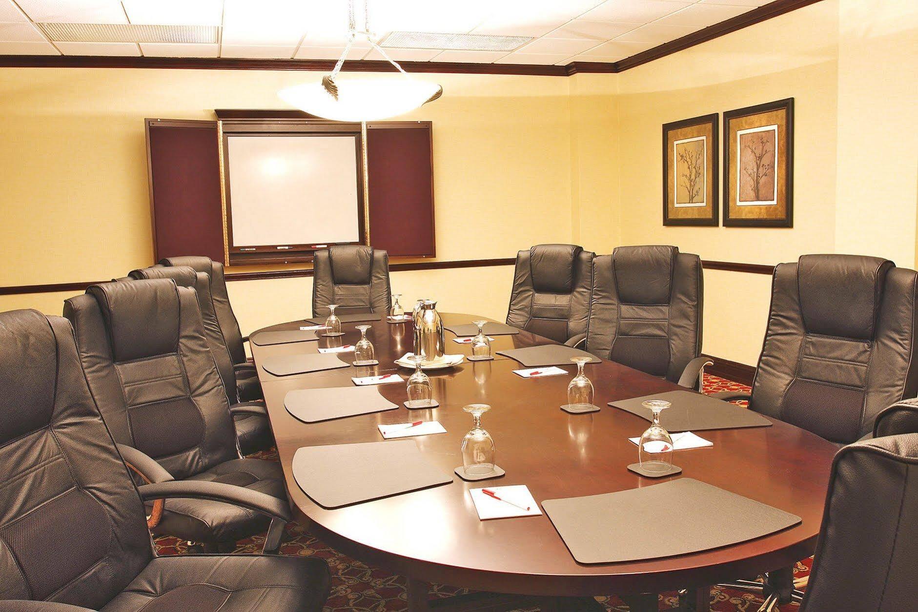 Crowne Plaza Cleveland Airport By Ihg Otel Middleburg Heights Dış mekan fotoğraf